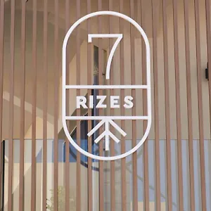 7rizes Luxury Living Apartahotel